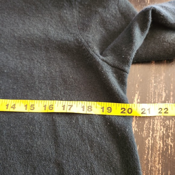 Joie Cashmere Wool Asymmetrical Hem Sweater Dark Green Size M 3/4 Sleeves - Picture 4 of 10